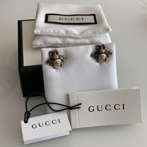 Gucci bee earrings, with crystal and pearl.